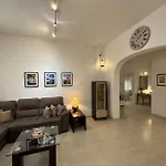 Modern Seaview-2 Min From Beach