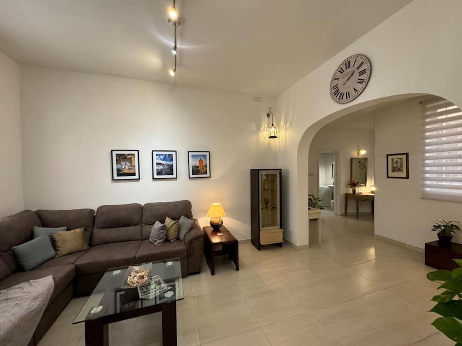 Modern Seaview-2 Min From
